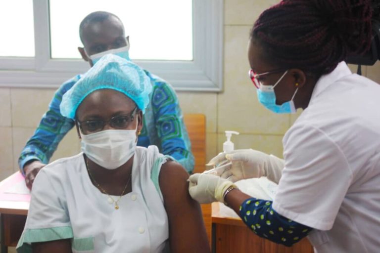 Campagne de vaccination contre le Covid: Plus de 28 000 personnels de la santé ont reçu les deux doses