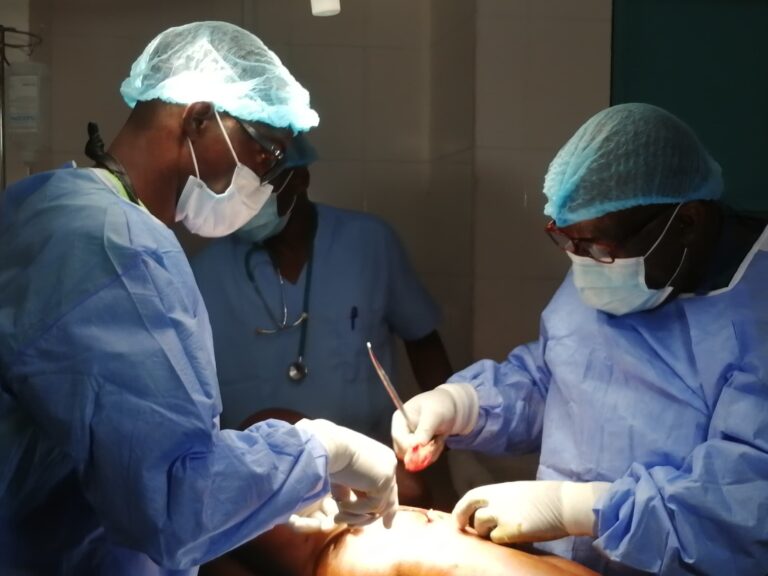 Mission Médico-chirurgicale: AIMES AFRIQUE soulage des paysans malades au CHP d’Atakpamé